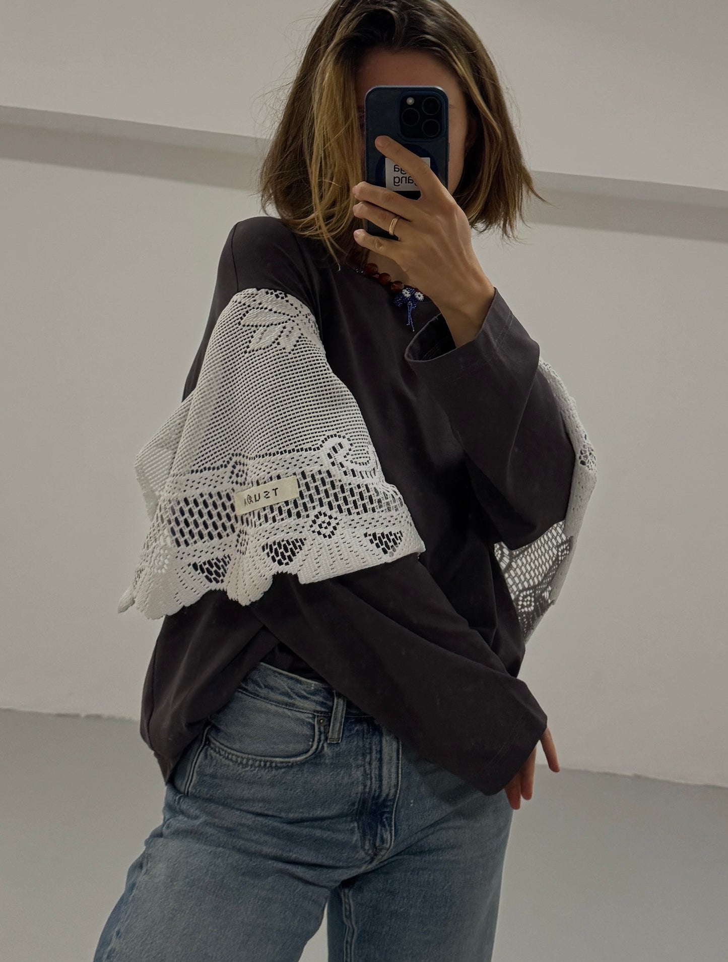 Longsleeve with curtain sleeves