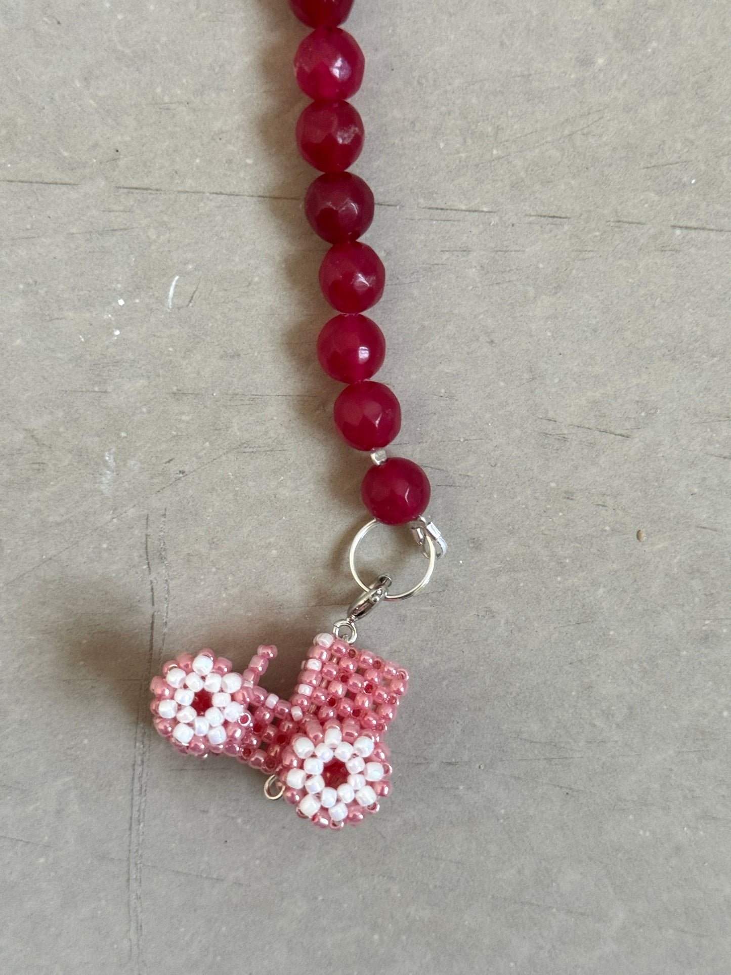 Keychain with clasp and a tractor (cranberry)