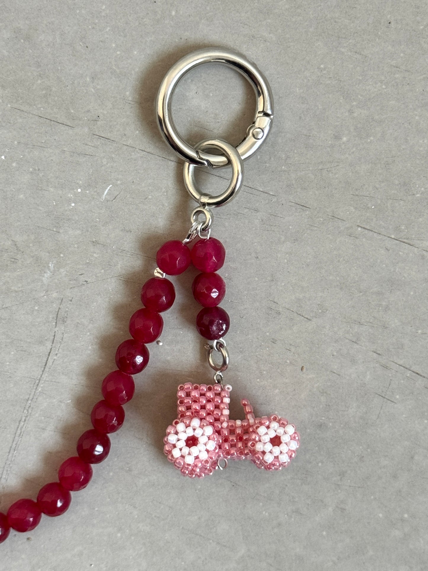 Keychain with 2 clasps and a tractor (cranberry)