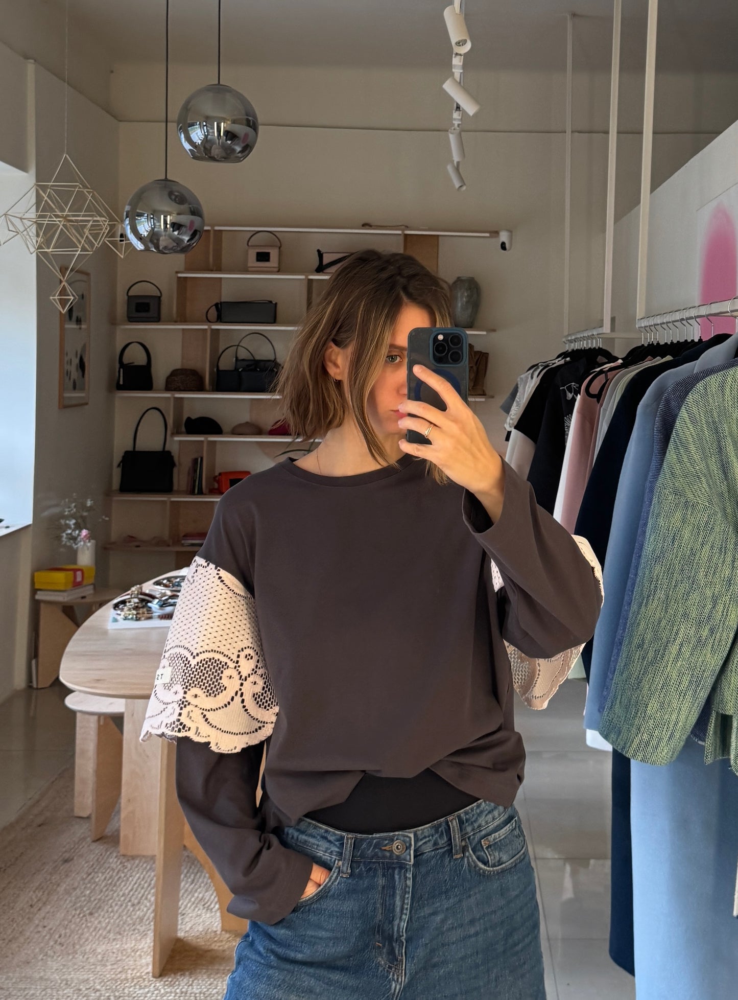 Longsleeve with curtain sleeves