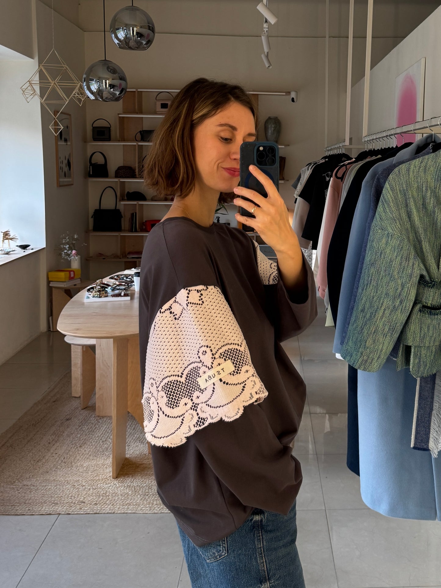 Longsleeve with curtain sleeves