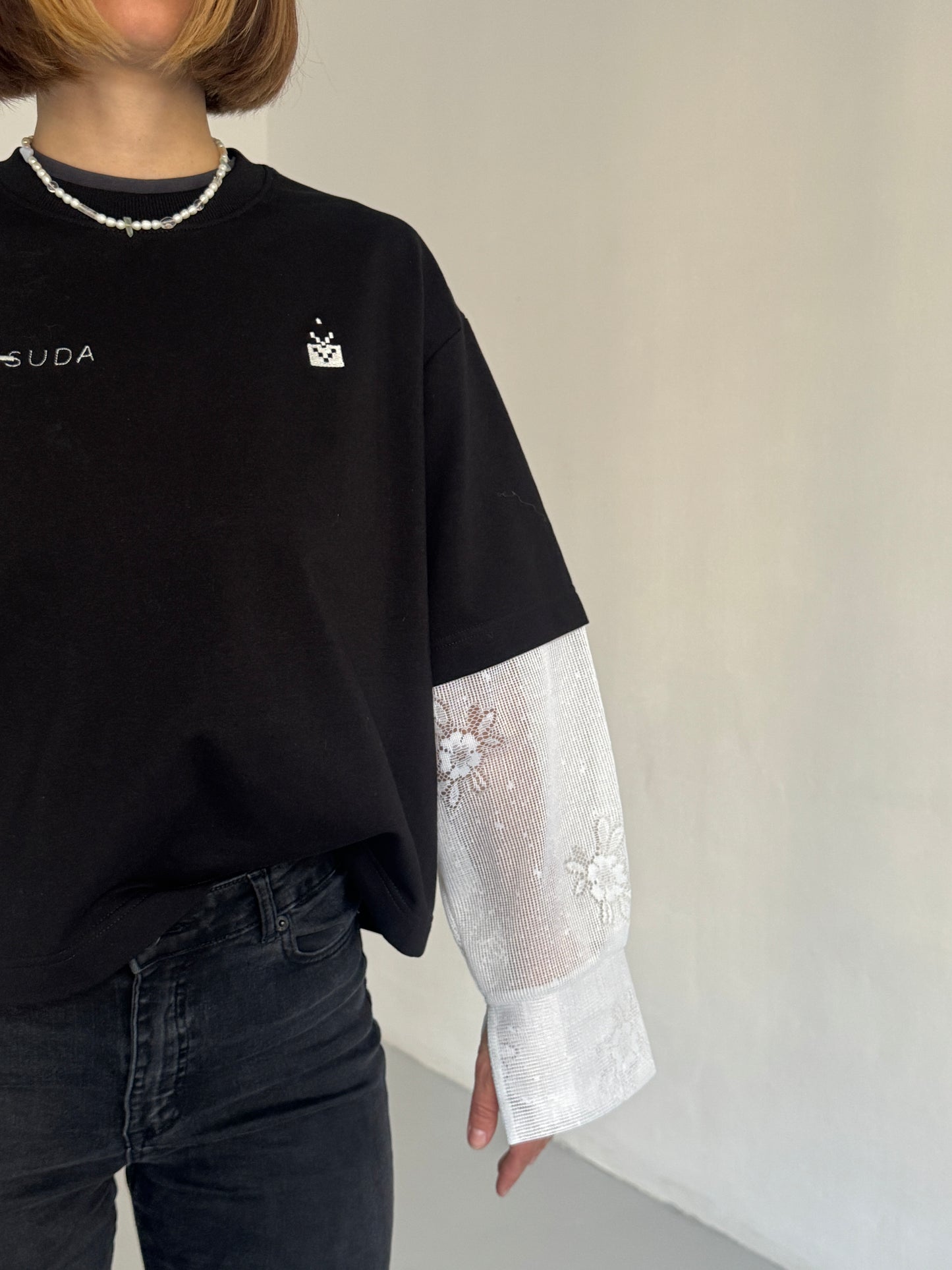 Longsleeve with curtain sleeves