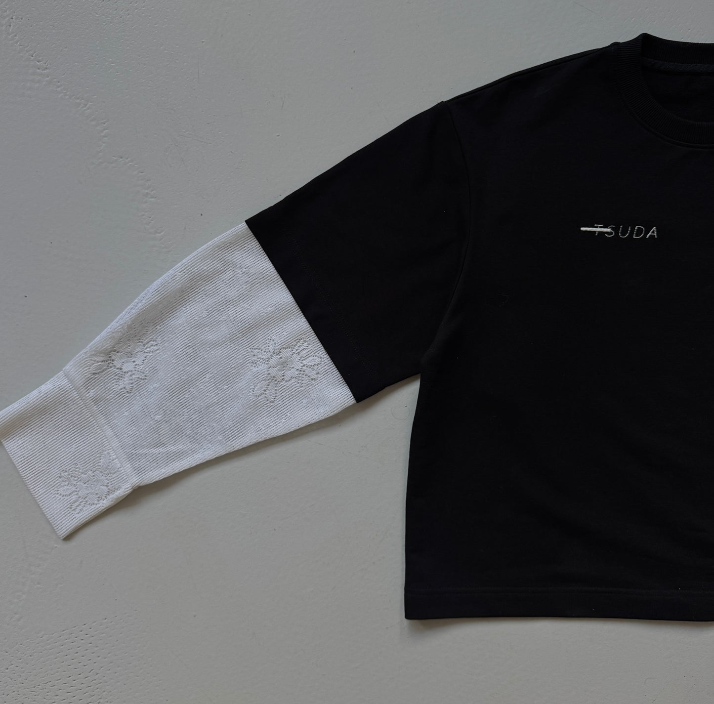 Longsleeve with curtain sleeves